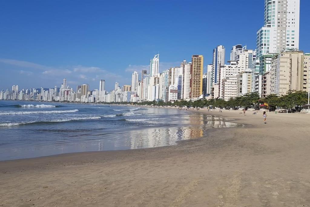 1 Quadra Da Praia E Da Roda Gigante Балнеариу-Камбориу Экстерьер фото